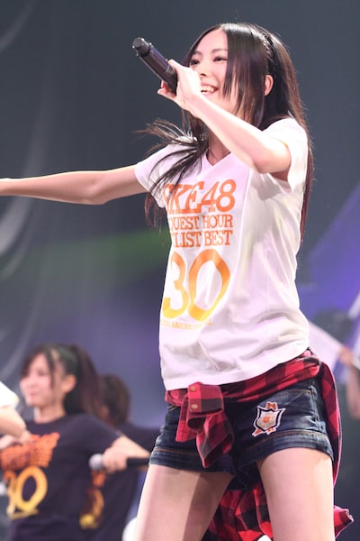 松井珠理奈は自身の参加曲「思い出以上」が5位にランクインしたことに対し、「5位までいくと思っていなかったのですごくうれしいです。ありがとうございます!!『Glory days』も、また3人で歌えてうれしいです。皆さん、これからもSKE48を応援よろしくお願いします」とコメント。(c)SKE48