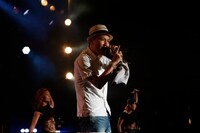 会場の大型スクリーンにはTwitter上のタイムラインが投影され、ファンからの感想やメッセージがリアルタイムで表示された。