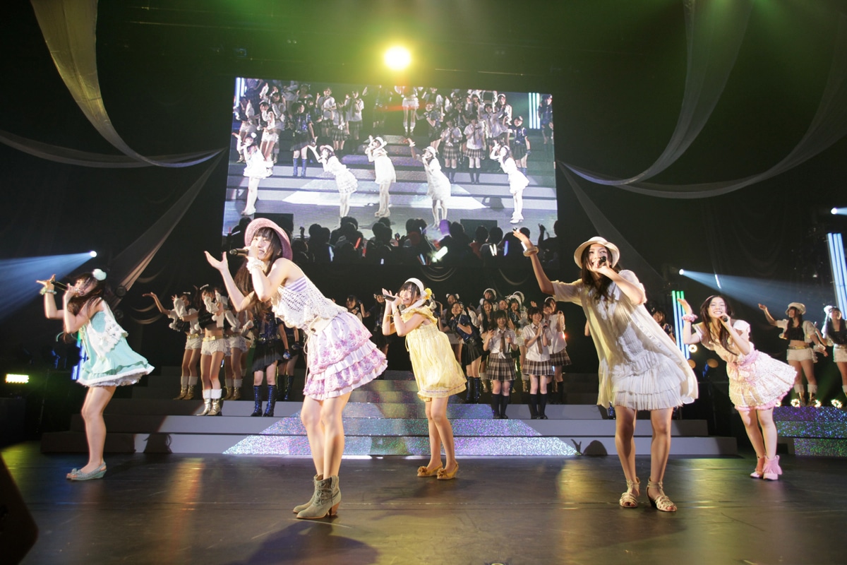 「ごめんね、SUMMER」を歌う選抜メンバー。(c)SKE48