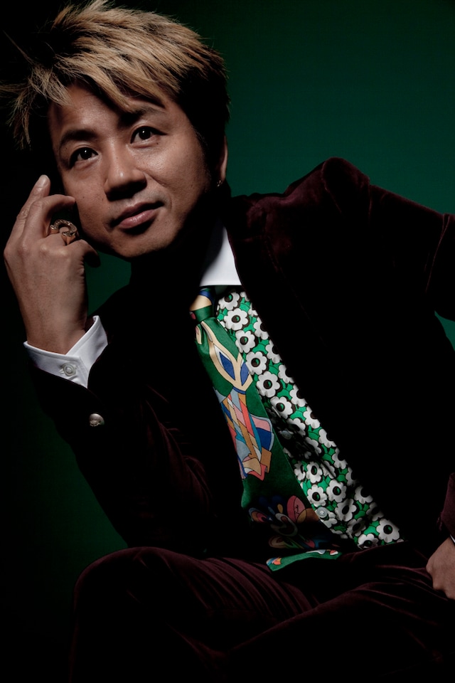 映画「おにいちゃんのハナビ」のオフィシャルサイトでは、主題歌がバックに流れる予告映像を公開中（写真は藤井フミヤ）。