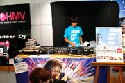 店内DJは1Fレジカウンター隣りの、インフォメーションカウンターを利用して実施。