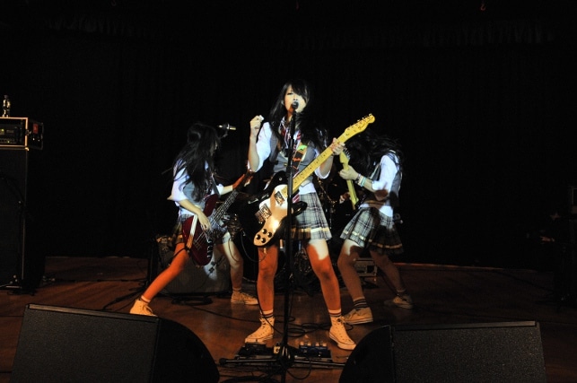香港でのライブの模様。