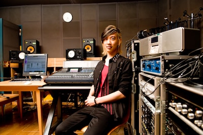 インタビューは井上ジョーが普段から使用しているレコーディングスタジオにて行われた。