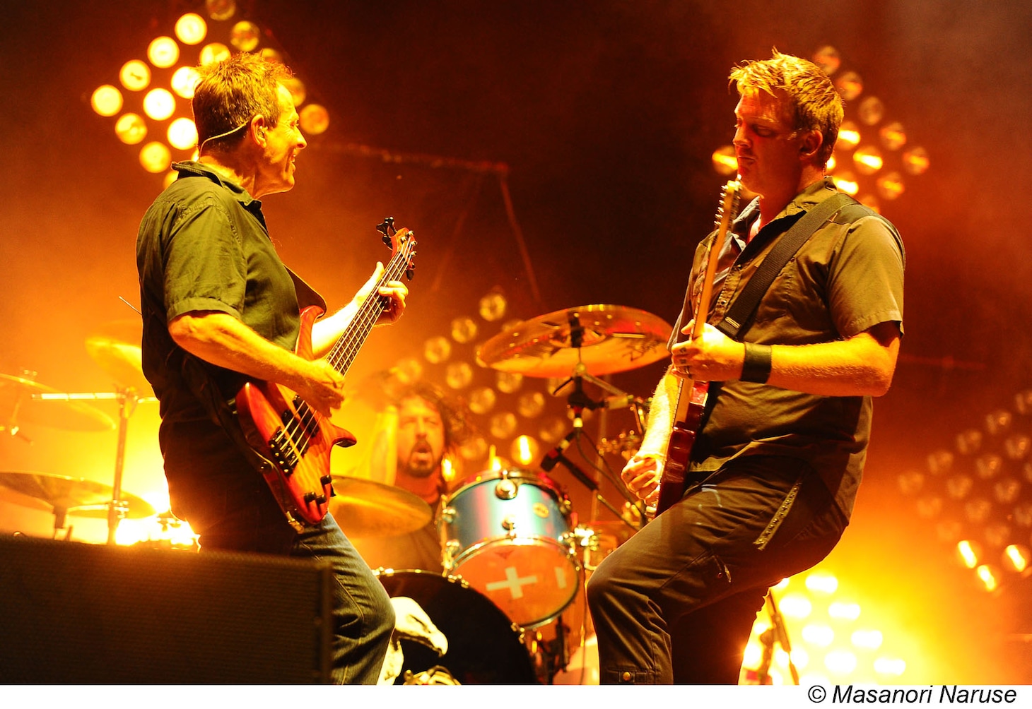 THEM CROOKED VULTURES