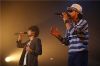 竹本健一（写真左）、童子-T（右）