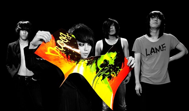 2ndミニアルバム「Violence」をリリースするDroog。左から多田拓斗（B）、カタヤマヒロキ（Vo）、右田智弘（Dr）、荒金祐太朗（G）。