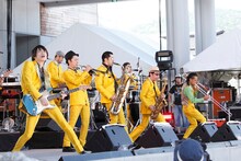 8月7日に主催野外フェス「トーキョースカジャンボリー」を山中湖で開催したスカパラ。彼らはフェスのトップバッターとして登場し、「Just say yeah!」「Ska Me Crazy」などライブ映えするナンバーを連発した。