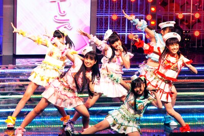 ももいろクローバーは各ステージで、圧倒的なパフォーマンスを披露。