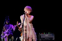 写真は全国ツアー「ウルトラC」の様子。