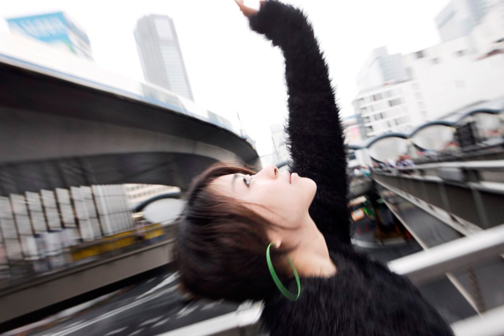 宇多田は日記で今後CMに出演することや、期間限定でTwitterアカウントの開設を考えていることなどを発表。