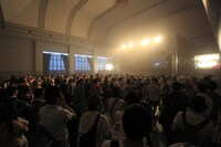 Airaのサマソニデビュー戦は、大勢の観客が見守る中で行われた。