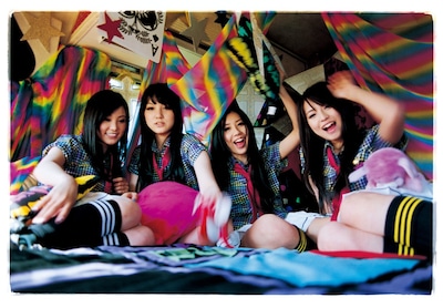 写真はアルバム「TEMPTATION BOX」完全生産限定盤に付属のフォトブックより。