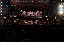 圧巻の11曲を披露したYellow Magic Orchestraのステージ。小山田圭吾、高田漣、権藤知彦のサポートメンバーに加え、ダンサー、スカパラホーンズ、ゲストボーカルCrystal Kayがステージを豪華に彩った。