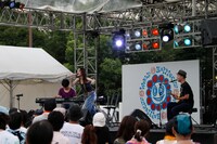 おしとやかな話し声からは想像もできない、情感みなぎる歌声で会場を圧倒した安藤裕子。