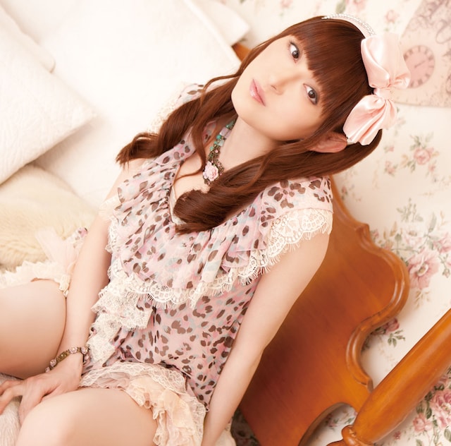 写真は田村ゆかりのニューアルバム「シトロンの雨」通常盤ジャケット