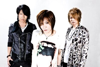 9月1日からはアルバム収録曲の着うた先行配信がスタートする予定。