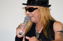 写真は2010年8月、X JAPANの記者会見に出席した際のTAIJI。