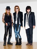 今年の人気の画像26位は「X元メンバーTAIJI、サイパンにて死去」より、TAIJI（元X JAPAN）、YOSHIKI（X JAPAN）、ToshI（X JAPAN）。