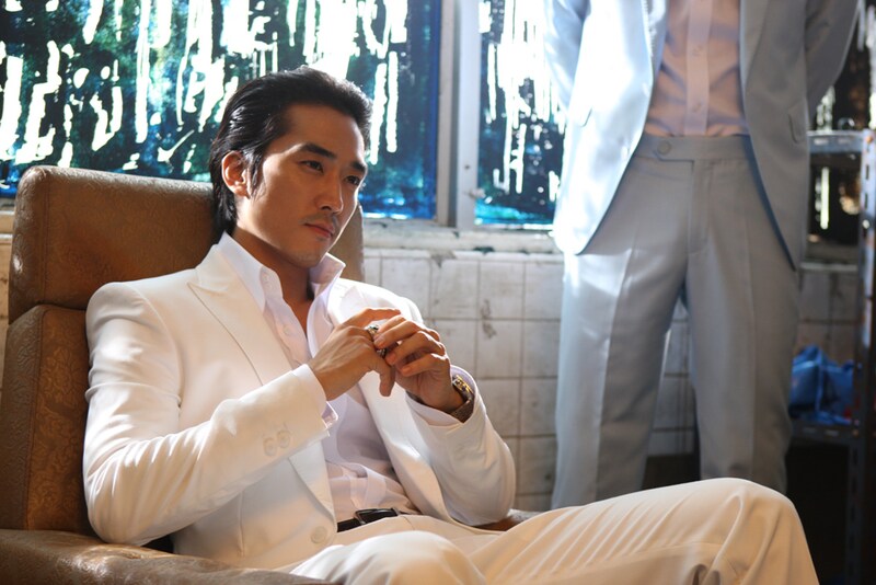 写真は映画「男たちの挽歌」の1シーン。