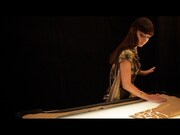 クセニア・シモノヴァは2009年にウクライナのテレビ番組「Ukraine's Got Talent」に出演し、驚異のサンドアートを披露。その素晴らしいパフォーマンスは、YouTubeを通じて世界で5000万以上のアクセスを打ち立てた。