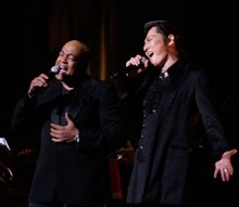 今年1月に大阪で行われた「Dream Live 2010」で共演し、親交を深めていたピーボ・ブライソンと石井竜也。