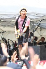 会場にいた小さな子供たちに向けて、つるの剛士は「ウルトラマンがいるから大丈夫」とやさしく語りかける一幕も。