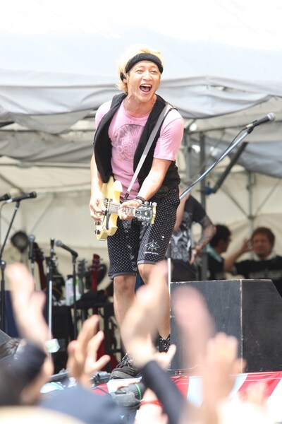 8月11日には主催フェス「つるロックフェス2010」を行ったばかりのつるの剛士。今後も精力的な音楽活動が期待できそうだ。