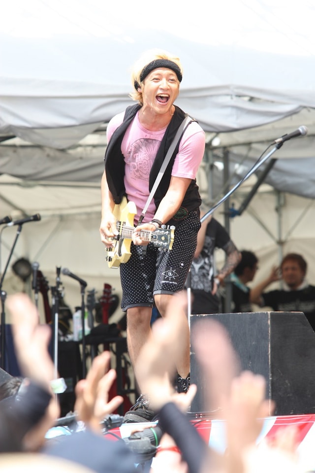 会場にいた小さな子供たちに向けて、つるの剛士は「ウルトラマンがいるから大丈夫」とやさしく語りかける一幕も。