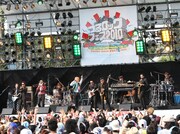 つるの剛士とステージ上でコラボした東京スカパラダイスオーケストラ。メンバーの谷中敦はステージ上から「すごいシチュエーションだね。ついつい笑顔になっちゃうよ」と、うれしそうに語った。