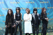 「LOLLAPALOOZA 2010」では大势のファンの前でパフォーマンスを披露したX JAPAN。