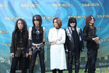 「LOLLAPALOOZA 2010」では大势のファンの前でパフォーマンスを披露したX JAPAN。