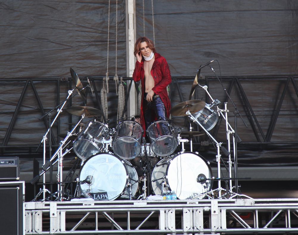 YOSHIKI