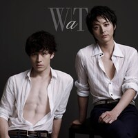 切なげな眼差しが印象的なシングル「24/7～もう一度～」の初回限定盤ジャケット。