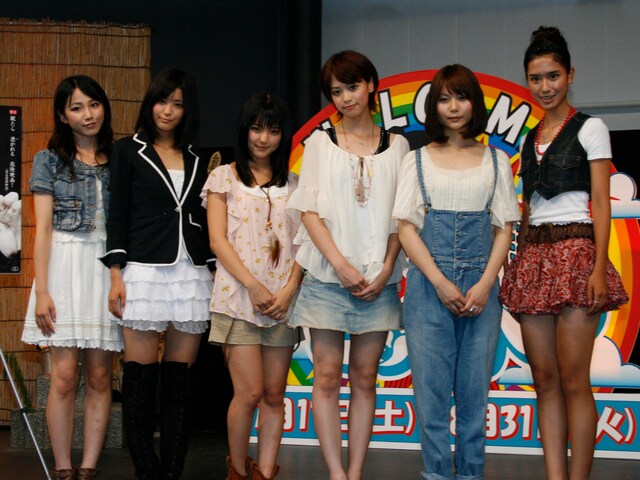 映画「怪談新耳袋 怪奇」公開記念イベント「赤坂怪談」に出席した吉川友、北原沙弥香、真野恵里菜、坂田梨香子、鈴木かすみ、岡本紗里（写真左から）。