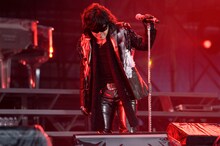 ToshI（写真は8月14日の公演より）