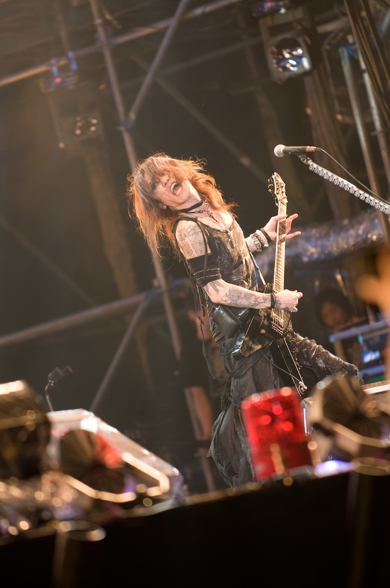 SUGIZO