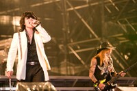ToshI（写真左）とTAIJI（写真は8月14日の公演より）
