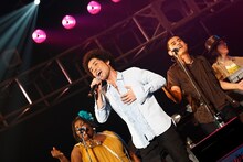 久保田利伸は「LA・LA・LA LOVE SONG」の曲中で「変わらない代々木が見える」と歌詞をアレンジ。