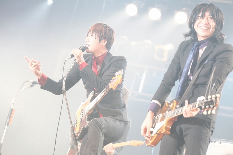 THE BAWDIES