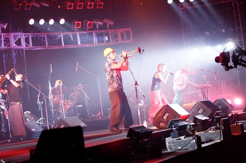 PE'Z×土屋アンナ