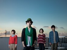 先週末は「RISING SUN ROCK FESTIVAL 2010 in EZO」に初出演し、「春風」をはじめ爽やかなポップチューンでGREEN OASISを盛り上げたD.W.ニコルズ。