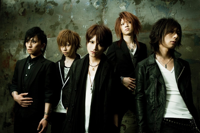 歌ネットモバイルでは、期間限定で「Loveless」のビデオクリップを配信中。