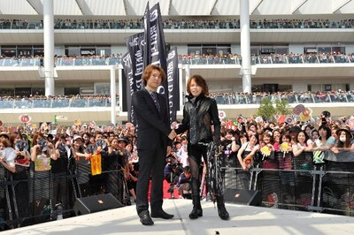 イベント終了後の囲み取材で西川は「今日は2曲しか歌えなかったので、早くツアーでめいっぱい歌いたい」「せっかくの15周年なので、みなさんと一緒に盛り上がっていければ……。プライベートなことは省みず、身を粉にして務めさせていただきます」と話した。