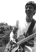 寺岡呼人はコンピ「Golden Circle」と同時に、およそ4年ぶりのソロアルバム「独立猿人」を発表する。
