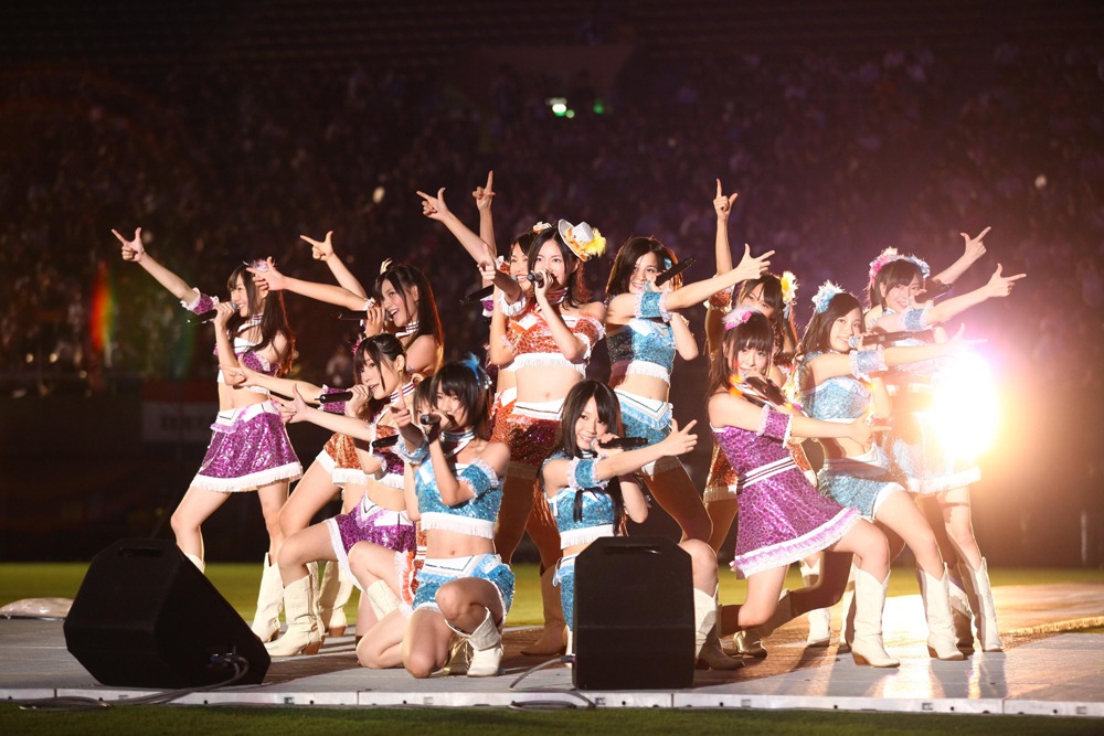 神宮外苑花火大会に関連するライブイベントは秩父宮ラグビー場のほか、神宮球場、国立競技場、明治神宮外苑軟式球場でも同時開催。