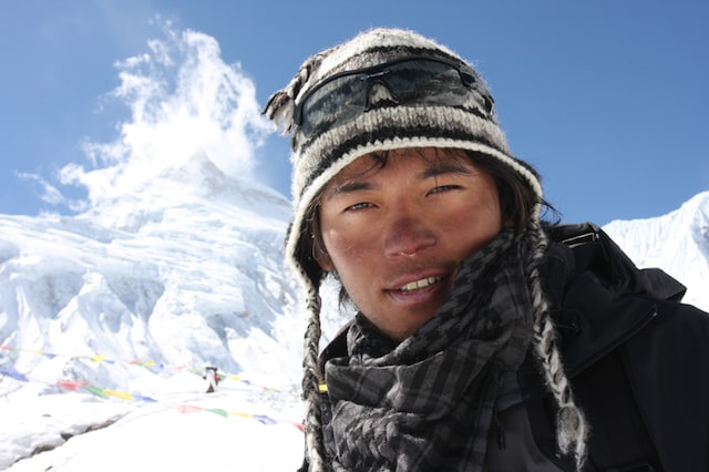 栗城史多は現在日本人初の無酸素・単独でのエベレスト登頂に挑戦中。