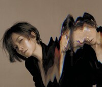 今週の人気の画像2位は「YUKIニューシングルジャケ写で初の男装に挑戦」より「2人のストーリー」初回仕様限定盤ジャケット。