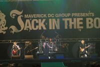 「JACK IN THE BOX 2010 SUMMER」の様子はUstreamで生中継され、11時間で累計75万アクセスを記録する快挙を達成（写真はカラス）。