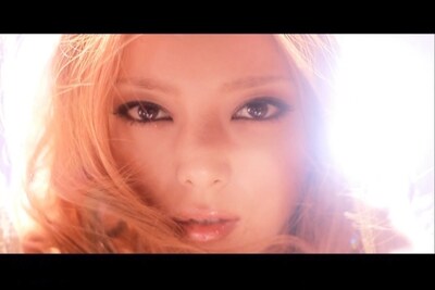 写真は「Beautiful Ladies」ビデオクリップの1シーン。ビデオクリップはレーベルサイトにて一部視聴可能。