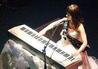 レコチョクでは配信オリジナル特製ジャケット画像がプレゼントされる。